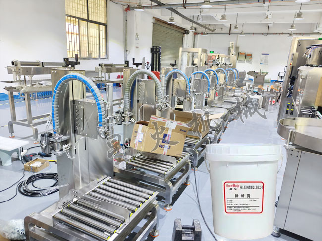 成都膏體灌裝機(jī)廠家實(shí)拍